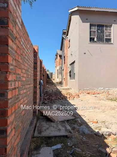 Stunning Logan Park Semi-Detached Duplex