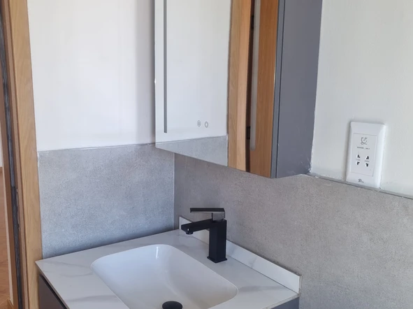 2 Bedroom Flat & Apartment