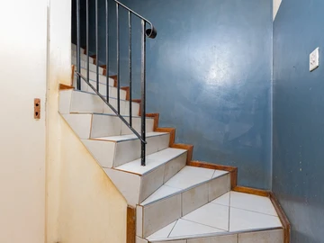2 Bedroom Flat & Apartment