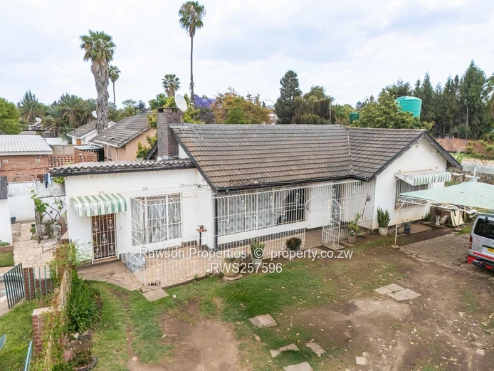 Avondale West: 3-Bed Home with Pool on 900m²