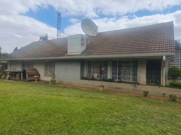 Spacious 4-Bedroom Family Home in Eastlea with Borehole and Cottage!