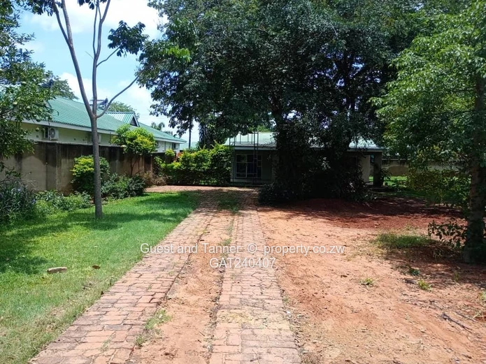 Low-Density Investment Opportunity on 2,100 sqm in Victoria Falls