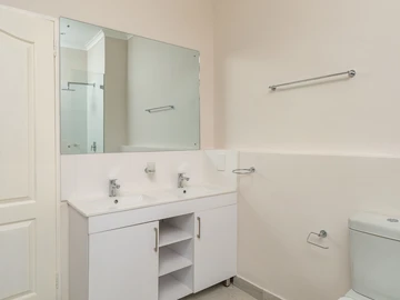 2 Bedroom Flat & Apartment