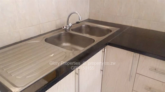 Upmarket 2 bed flat in Madokero