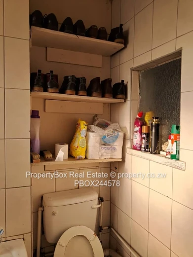 Bachelor's flat available to rent for Immediate occupation!