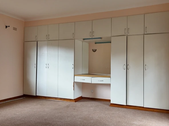 4 Bedroom Flat & Apartment