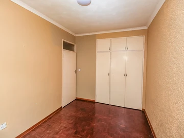 3 Bedroom Flat & Apartment