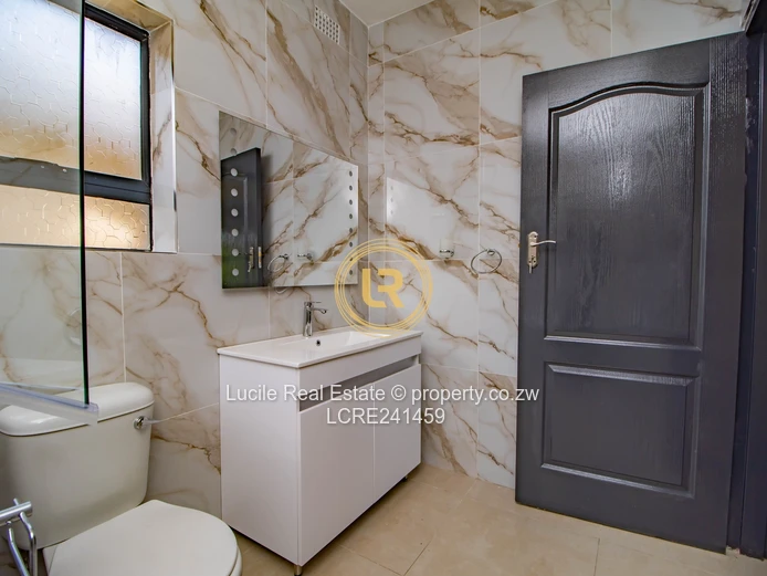 Newly Constructed 3 Bedroom Residence in Raiham Park