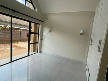 3 Bedroom Flat & Apartment