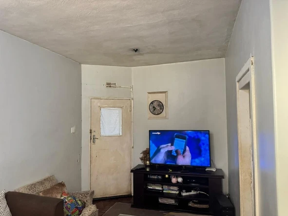 2 Bedroom Flat & Apartment