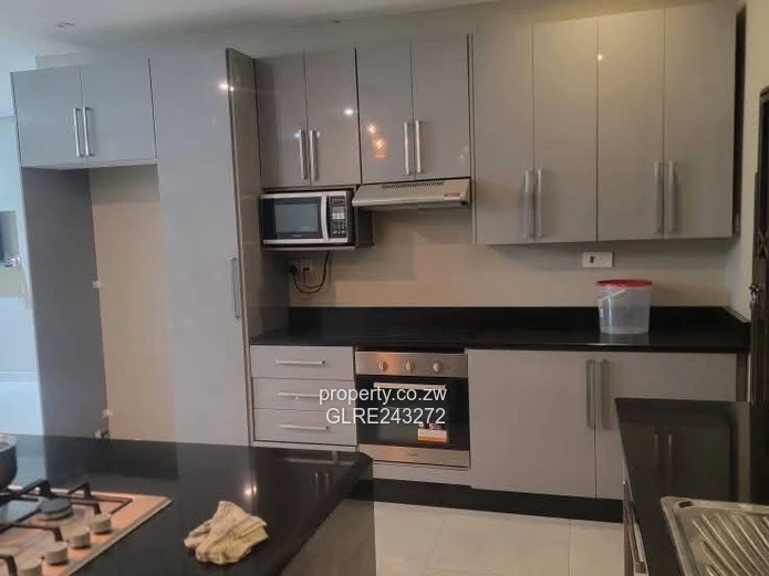 Ushewokunze: Secure Walled 3-Bed — Modern Kitchen & Borehole