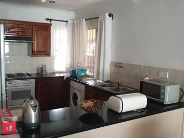 3 Bedroom Flat & Apartment