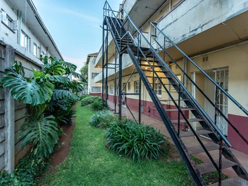 2 Bedroom Flat & Apartment