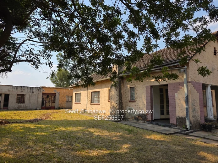Hatfield: 4-Bed Home on 5,764 m² with Mature Trees