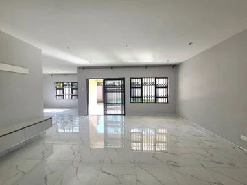 3 Bedroom Flat & Apartment