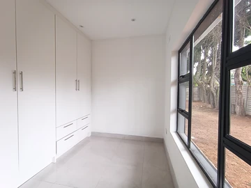 3 Bedroom Flat & Apartment