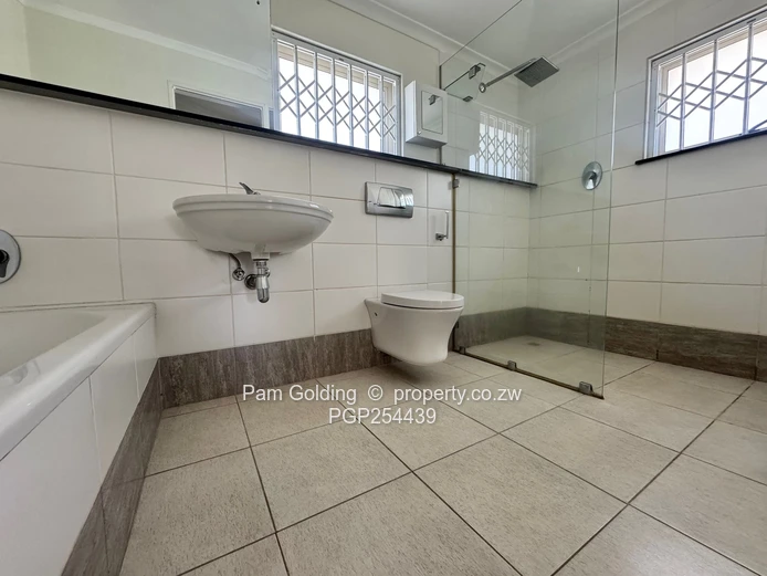 Newlands – Spacious 3 Bedroom Townhouse In Exclusive Complex