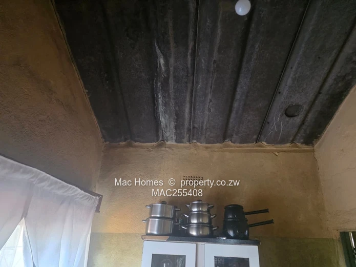 3-Bedroom House For Sale – Zengeza 1, Chitungwiza (Sole Mandate)