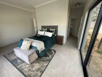 3 Bedroom Flat & Apartment