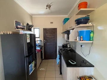 2 Bedroom Flat & Apartment