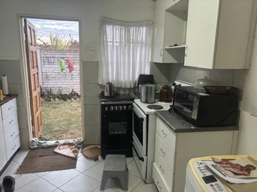 2 Bedroom Flat & Apartment