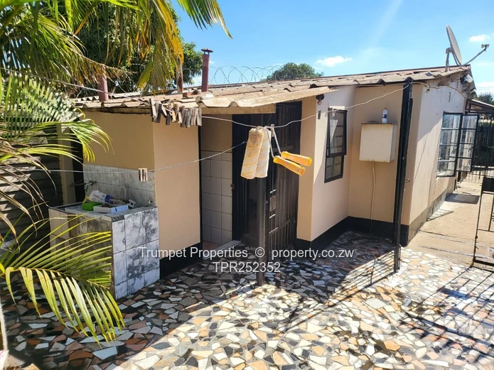 Secure 2-Bed Corehouse in Mufakose — Municipal Water & ZESA