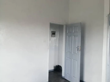 2 Bedroom Flat & Apartment