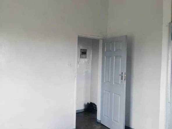 2 Bedroom Flat & Apartment