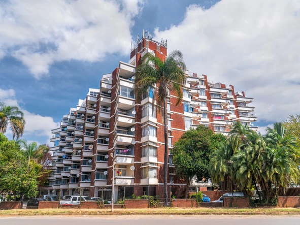 2 Bedroom Flat & Apartment