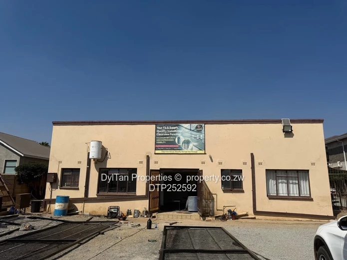Road Frontage Pomona 40m² Office for Rent