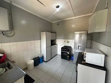2 Bedroom Flat & Apartment