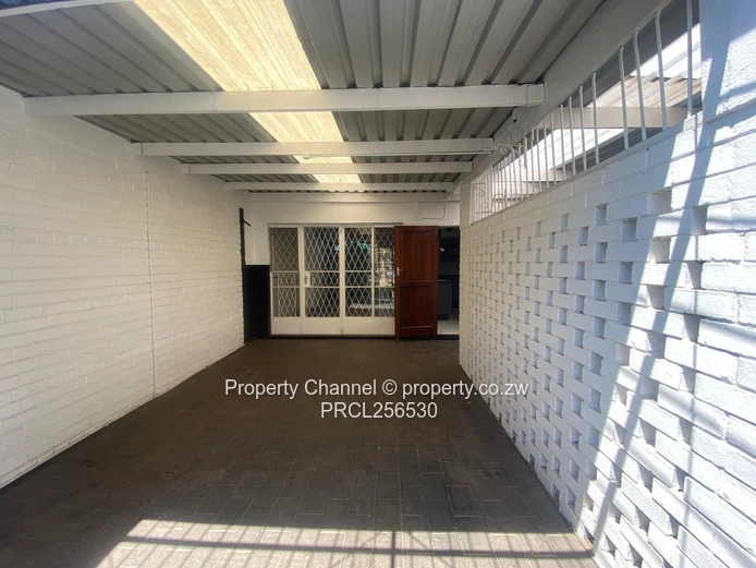 Avondale - Spacious 3-Beds Duplex Garden Flat In a Well Secured Block