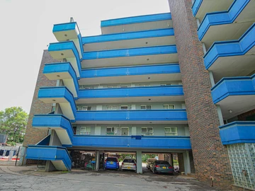 2 Bedroom Flat & Apartment