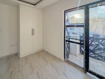 4 Bedroom Flat & Apartment