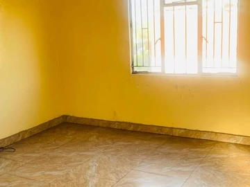 2 Bedroom Flat & Apartment