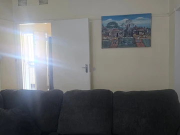 2 Bedroom Flat & Apartment