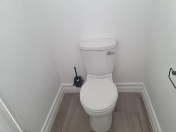 2 Bedroom Flat & Apartment