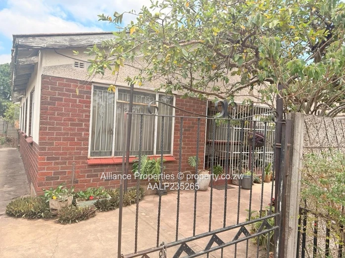 Charming & Well-Maintained Glenora A House with Deeds