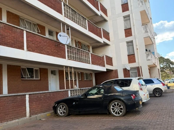 2 Bedroom Flat & Apartment