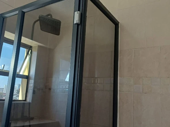 2 Bedroom Flat & Apartment