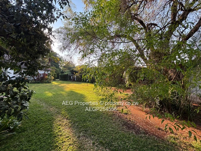 Vainona: 4-Bed Home with Pool & Mature Gardens