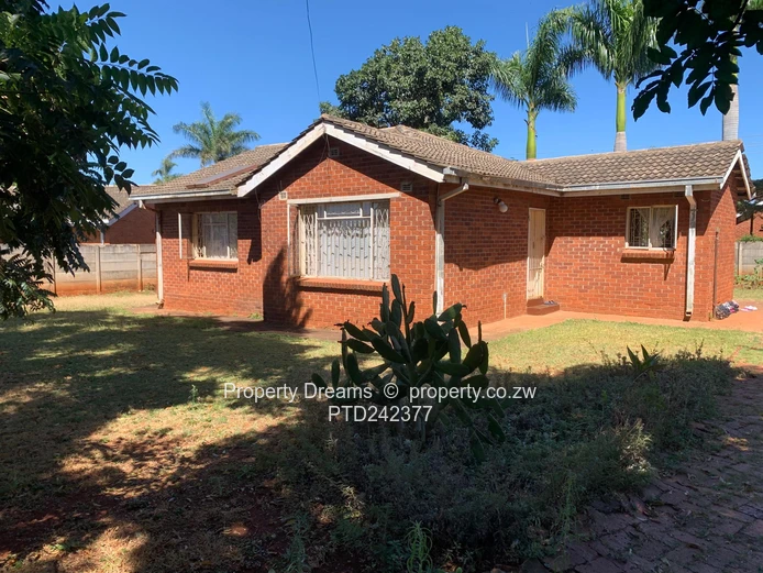 Westgate Area D 2-Bed Brick Home — Parquet Floors & Garage