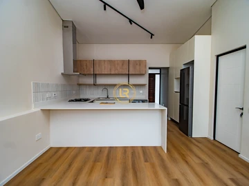 2 Bedroom Flat & Apartment