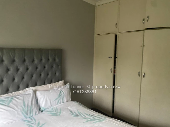 Prime Avondale Garden Flat - 2 Bedrooms, Garage, Front and Back Gardens