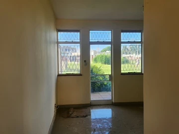 2 Bedroom Flat & Apartment