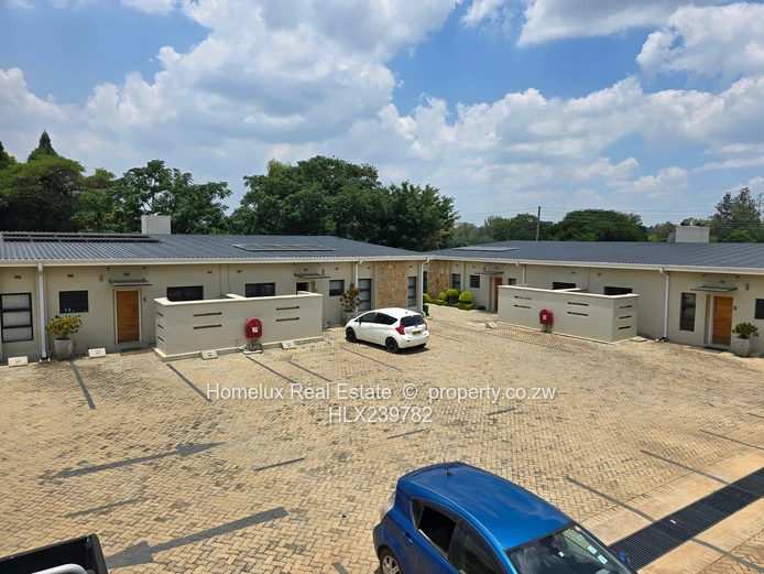 Modern 3-Bedroom, 2-Bathroom Flat in Secure Complex – Ideal Home or Investment Opportunity