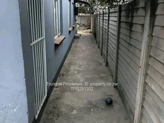 Secure 3-Bed Home in Mufakose - Walled, Verandah & ZESA