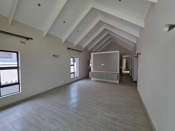 4 Bedroom Flat & Apartment