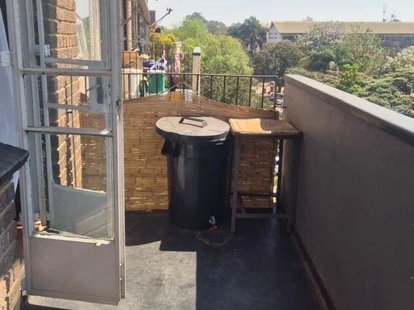 2 Bedroom Flat & Apartment