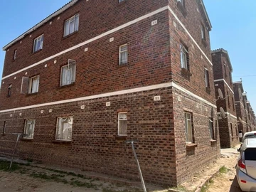 2 Bedroom Flat & Apartment